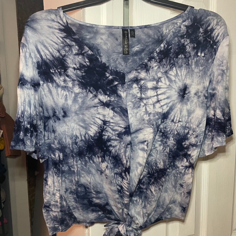 Allie & Rob Navy Tie-Dye Short Sleeve Top